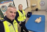 Bezpieczeństwo zaczyna się od wiedzy. Policjanci Wydziału Ruchu Drogowego z wizytą w Szkole Podstawowej nr 37